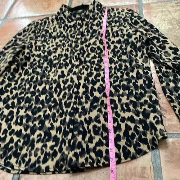 🌸 HALOGEN Size Small Leopard Print Button Down Collared Blouse - Picture 3 of 8